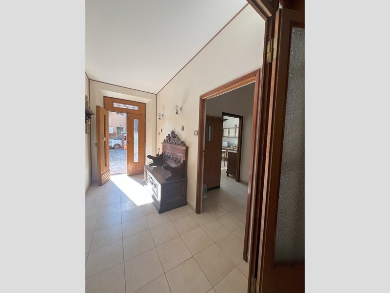 Casa Indipendente in Vendita a Jesi, 370'000&euro;, 180 m&#178;, con Box