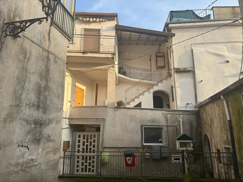 Casa Semi Indipendente in Vendita a Montecorvino Rovella, zona Marangi, 45'000&euro;, 100 m²