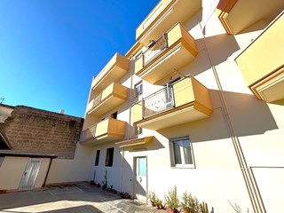 Trilocale in Vendita a Mondragone, zona Via della Maddalena, 60'000€, 80 m²