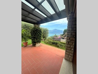 Villa bifamiliare in Vendita a Torri del Benaco, zona Pai, 610'000€, 140 m², arredato