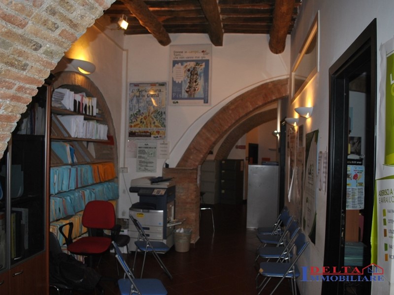Ufficio in Vendita a Rosignano Marittimo, 120'000€, 120 m²