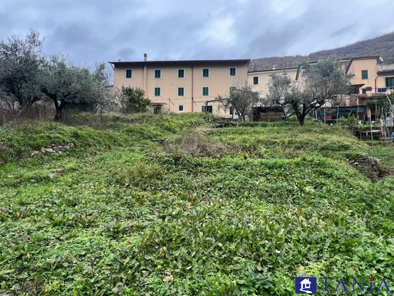 Casa Indipendente in Vendita a Carrara, 220'000€, 250 m²