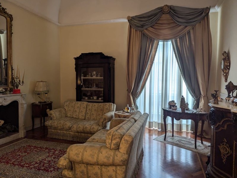 Quadrilocale in Vendita a Torre Annunziata, 370'000€, 170 m²