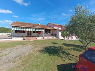 Villa in Vendita a Rosignano Marittimo, 350'000€, 170 m²