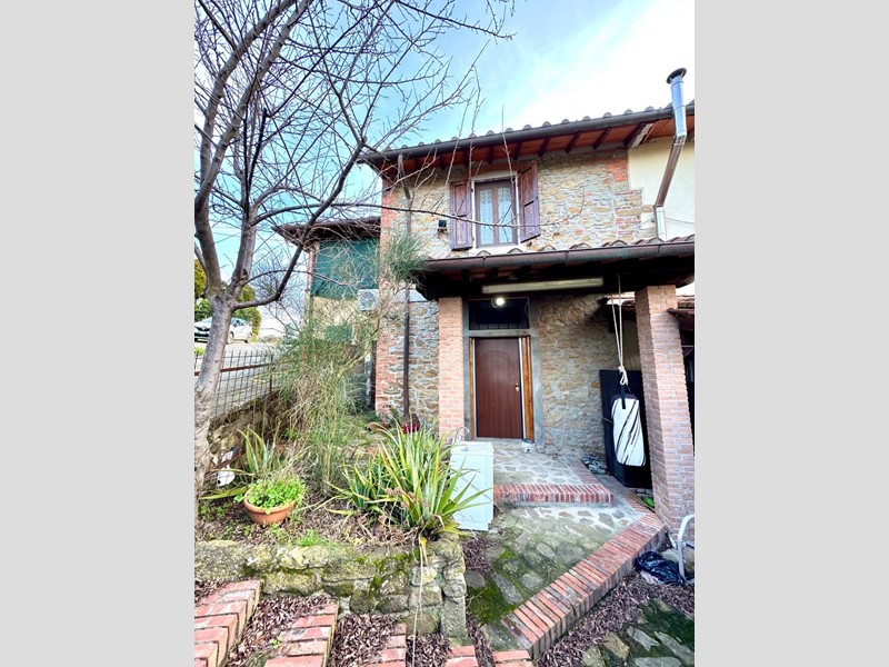 Casa di corte in Vendita a Capraia e Limite, 140'000€, 89 m², arredato