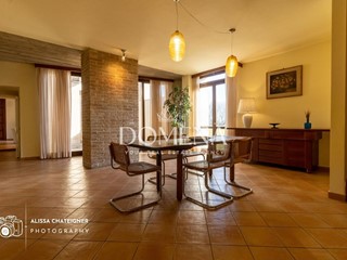 Casale in Vendita a Siena, 740'000€, 260 m², arredato