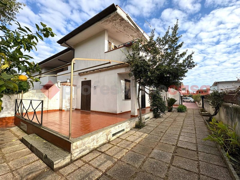 Villetta a schiera in Vendita a Terracina, 160'000€, 100 m², arredato