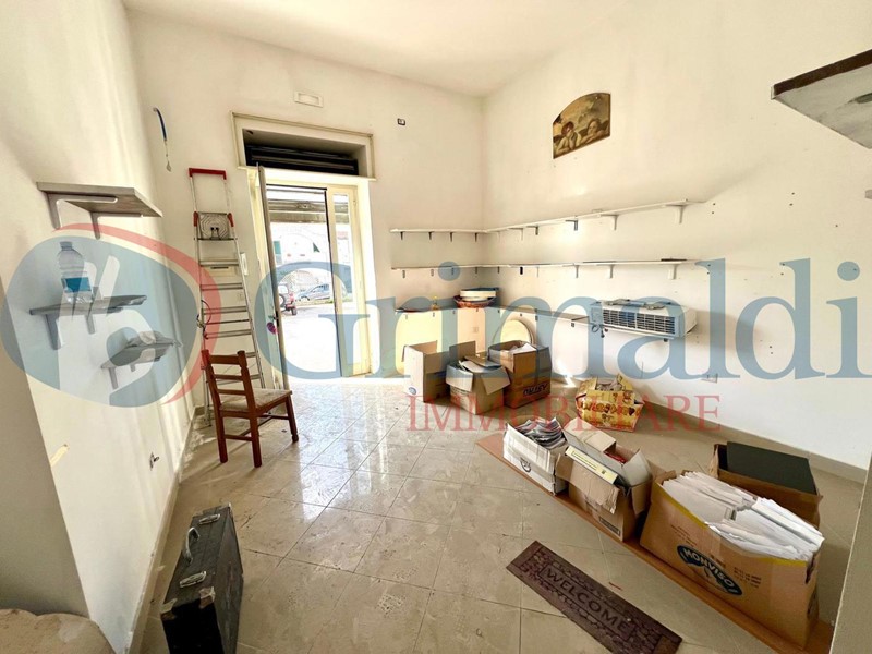 Ufficio in Affitto a Pozzuoli, 650€, 50 m²