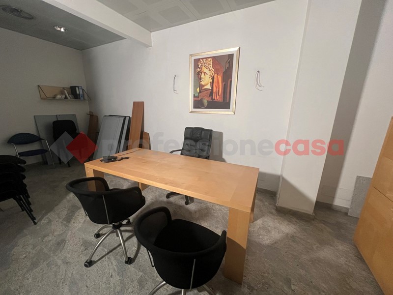 Negozio in Vendita a Taranto, 150'000€, 103 m²
