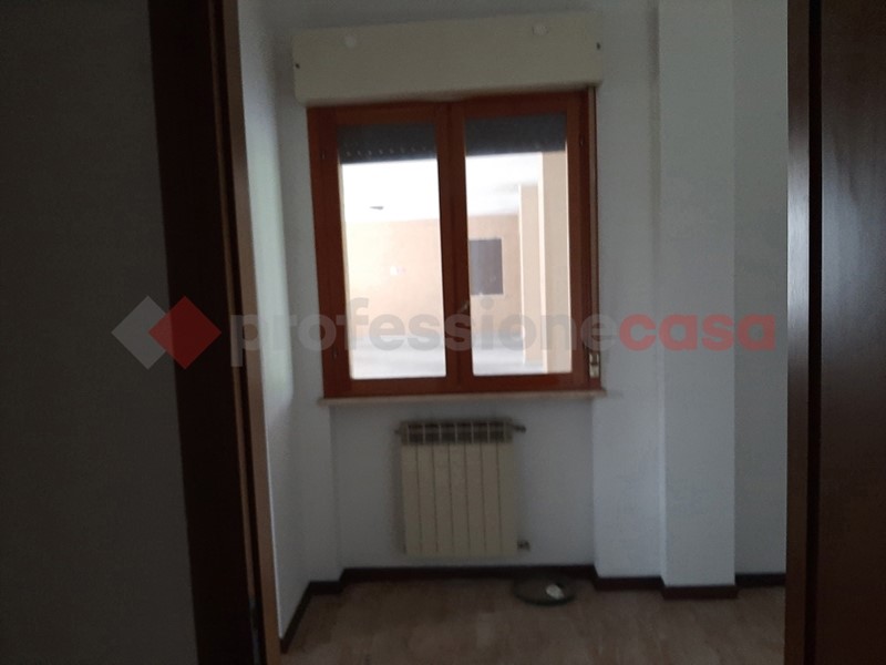 Ufficio in Vendita a Vanzaghello, 95'000€, 91 m²