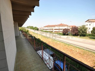 Ufficio in Affitto a San Martino Buon Albergo, 1'500€, 175 m²