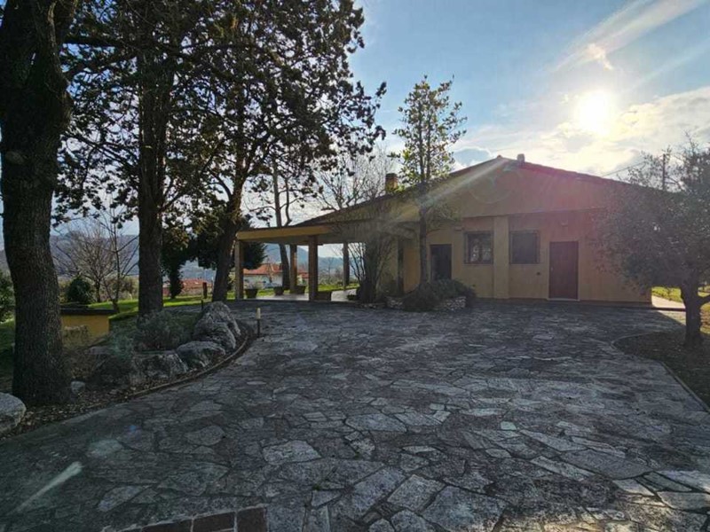 Casa Indipendente in Vendita a Poggio Torriana, 530'000€, 320 m², arredato, con Box