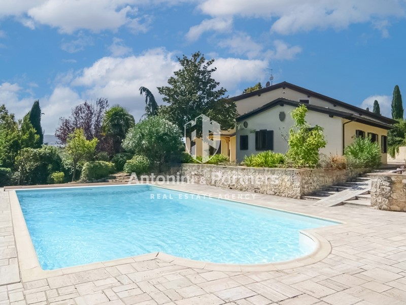 Casa Indipendente in Vendita a Todi, 950'000€, 490 m²