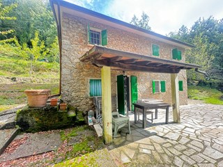 Casa Indipendente in Vendita a Pietrasanta, zona Capezzano Monte, 390'000€, 70 m², arredato