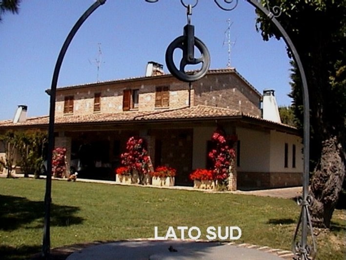 Villa in Vendita a Tavullia, zona Babbucce, 420'000€, 270 m², arredato