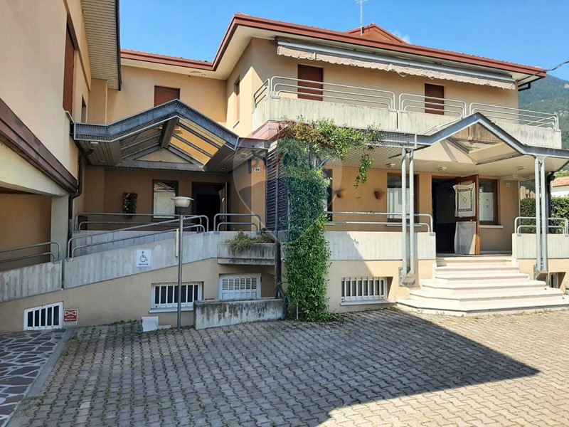 Immobile commerciale in Vendita a Fregona, 225'000€, 567 m²