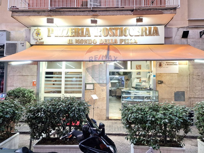 Attività commerciale in Vendita a Casoria, zona San Paolo, 160'000€, 91 m², arredato