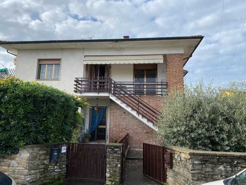 Appartamento in Vendita a Capannori, 260'000€, 117 m², con Box