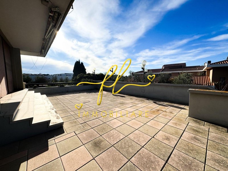 Villa in Vendita a Bibbona, 540'000€, 416 m², arredato, con Box