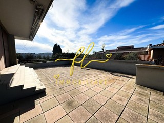 Villa in Vendita a Bibbona, 540'000€, 416 m², arredato, con Box