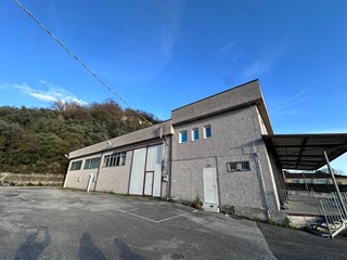 Capannone in Vendita a Massa, zona Romagnano, 1'600'000€, 750 m²