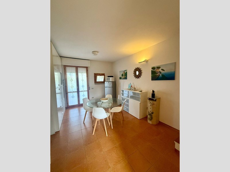 Villetta a schiera in Affitto a Massa, zona Ronchi, 5'000€, 100 m², arredato