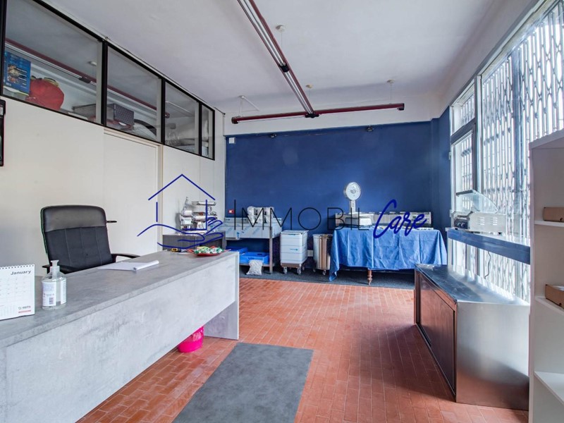 Attività commerciale in Vendita a Calcinaia, zona Fornacette, 57'000€, 60 m²