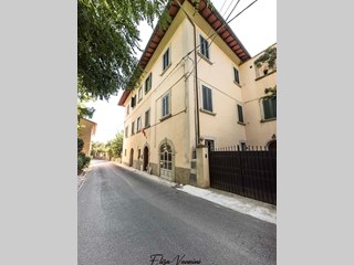 Casa Semi Indipendente in Vendita a Casciana Terme Lari, zona Ripoli, 349'000€, 280 m², arredato, con Box