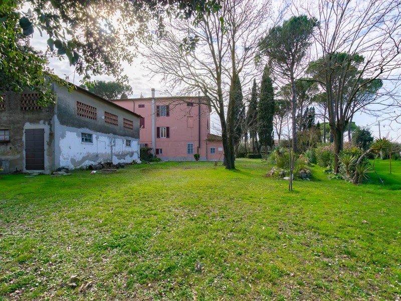 Casa di corte in Vendita a Pontedera, zona Santa Lucia, 120'000€, 130 m²
