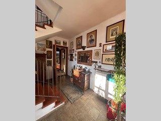 Villa bifamiliare in Vendita a Campi Bisenzio, 560'000€, 170 m², con Box