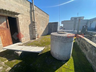 Magazzino in Vendita a Manduria, 80'000€, 300 m²