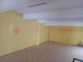 Negozio in Affitto a San Vittore Olona, 1'500€, 115 m²