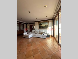 Villa bifamiliare in Vendita a Formia, 730'000€, 250 m², arredato