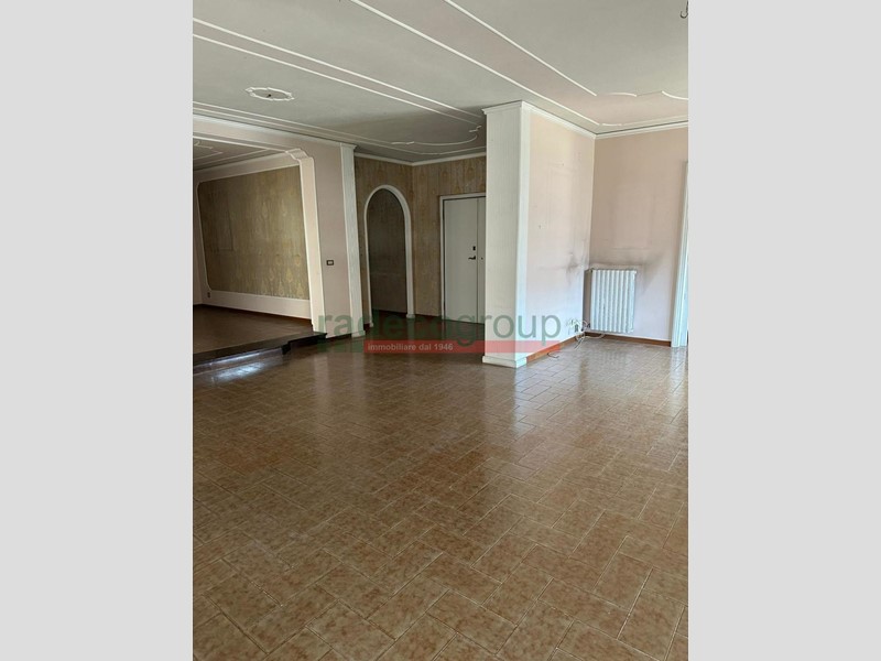 Appartamento in Vendita a Livorno, zona Calzabigi, 369'000€, 220 m², con Box