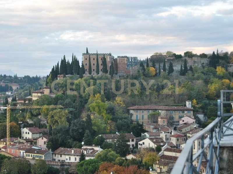 Attività commerciale in Vendita a Verona, 170'000€, 90 m²