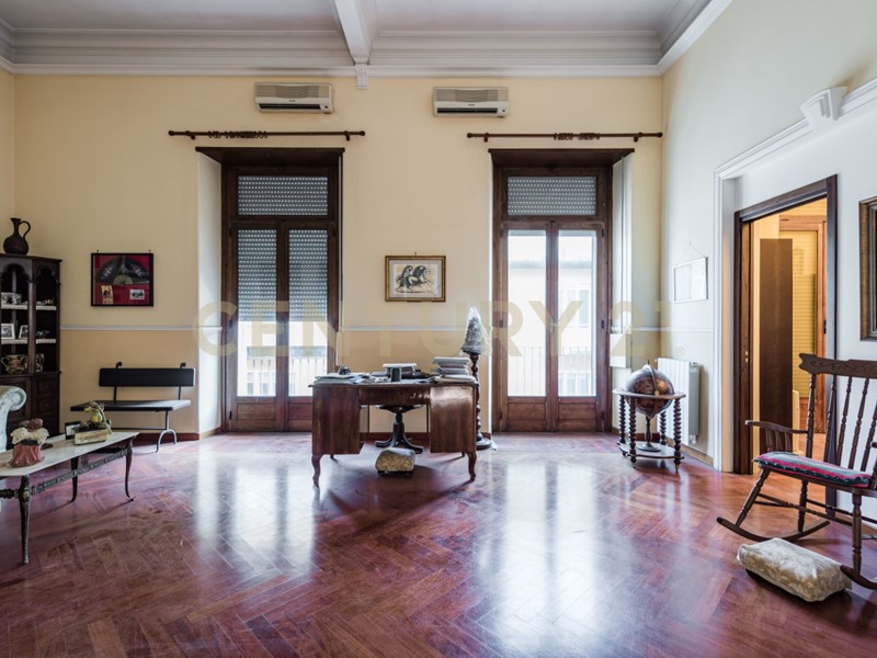 Appartamento in Vendita a Catania, 400'000&euro;, 200 m², con Box