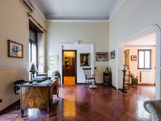 Appartamento in Vendita a Catania, 400'000&euro;, 200 m², con Box