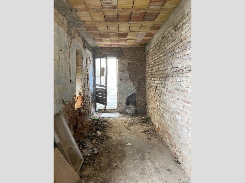 Casa Indipendente in Vendita a Osimo, zona Centro, 20'000€, 100 m²