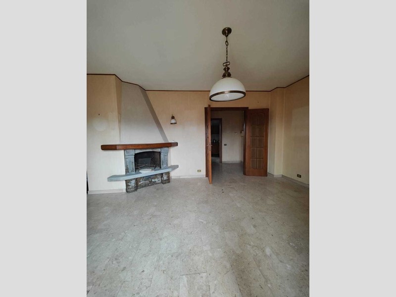 Appartamento in Vendita a Villafranca in Lunigiana, 90'000€, 125 m², con Box