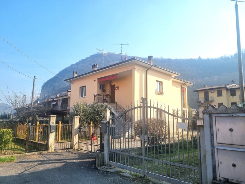 Quadrilocale in Vendita a Villanuova sul Clisi, 220'000€, 141 m²