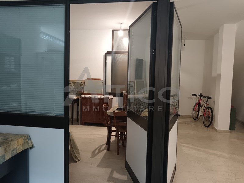 Immobile commerciale in Vendita a Rovigo, zona Commenda Est, 600€, 78 m², arredato