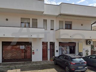 Immobile commerciale in Vendita a Rovigo, zona Commenda Est, 600€, 78 m², arredato