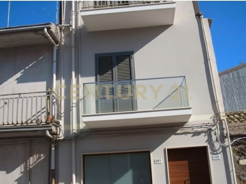 Casa Indipendente in Vendita a Randazzo, 50'000€, 160 m², con Box