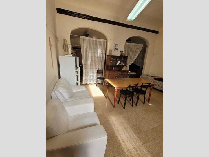 Casa Indipendente in Vendita a Altamura, zona C.SO F. II DI SVEVIA, 87'000€, 135 m²