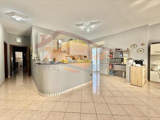 Appartamento in Vendita a Siracusa, zona Panagia, 148'000&euro;, 140 m²