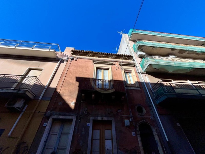 Casa Indipendente in Vendita a Misterbianco, zona Centro, 99'000€, 120 m²
