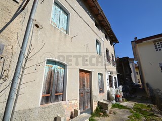 Casa Semi Indipendente in Vendita a Valdagno, zona Castello, 7'000€, 136 m²