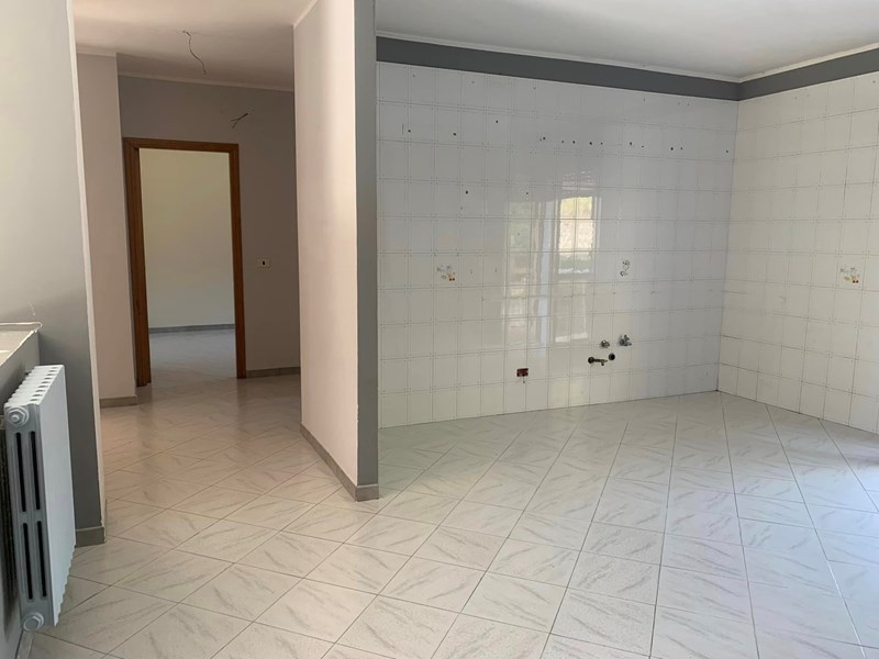 Trilocale in Vendita a Montecorvino Rovella, zona via piemonte, 82'000&euro;, 90 m²