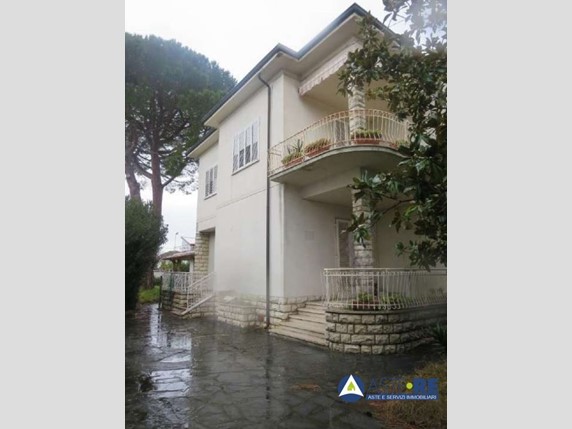 Casa Indipendente in Vendita a Cascina, 389'250€, 270 m²