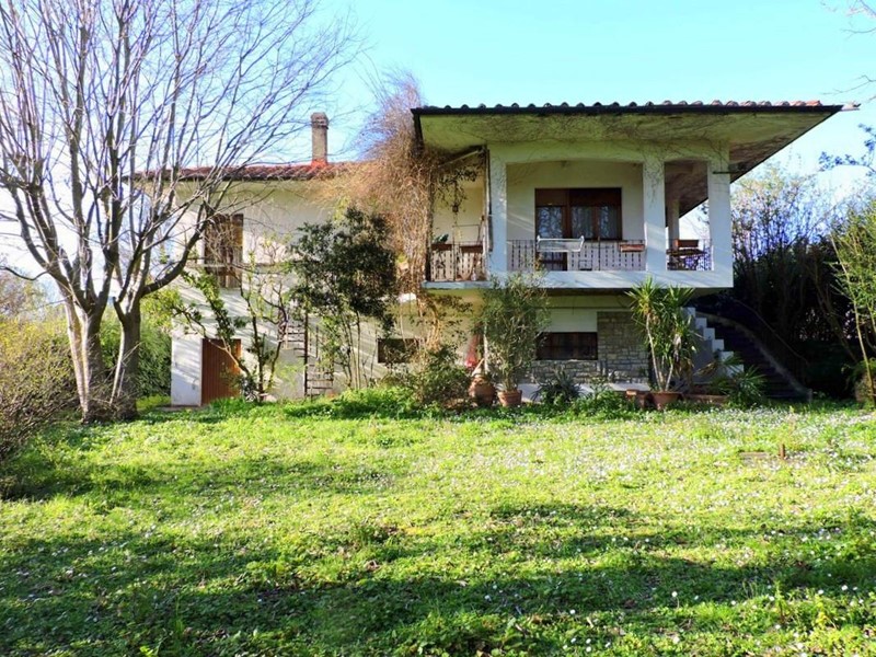 Villa bifamiliare in Vendita a San Giuliano Terme, zona Asciano, 360'000€, 360 m², con Box